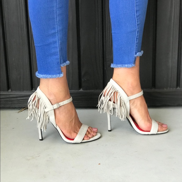 NIB Sassy Fringe Red Insole Nude Suede Heel Sandal - Picture 2 of 7